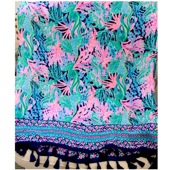 Lilly Pulitzer Accessories - RARE LILLY PULITZER RESORT
SCARF WRAP LILLIAN
OVERSIZED BLANKET
ENGINEERED WRAP